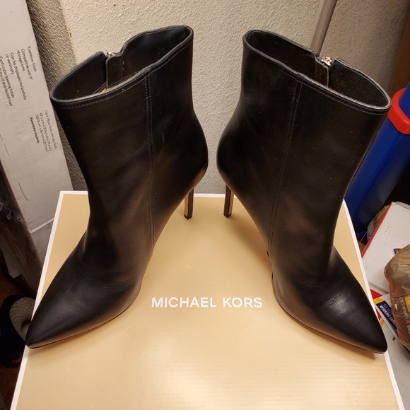 Michael Kors size 9M Black tall booties - Picture 2 of 2
